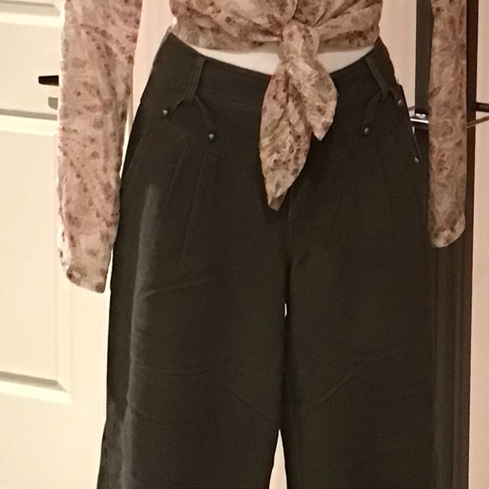 💕💕Host Pick💕💕NWT Olive green rider like pants